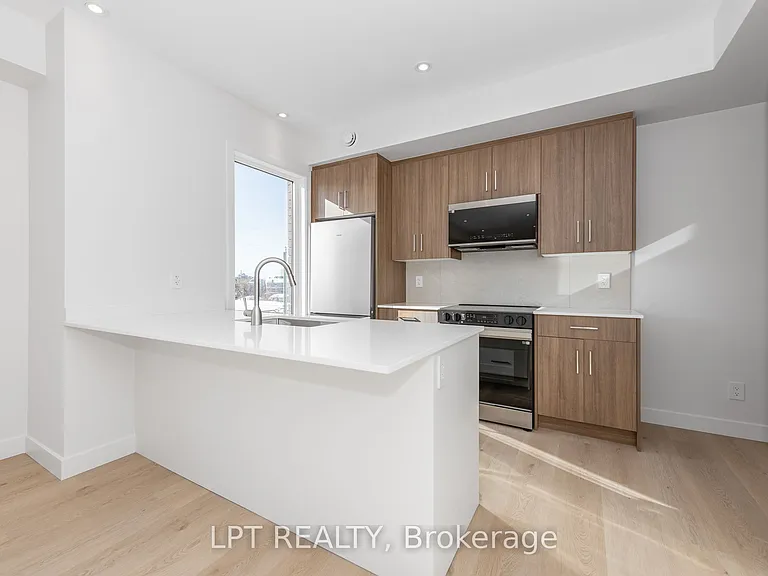 319 Shakespeare St #9 — Photo 6