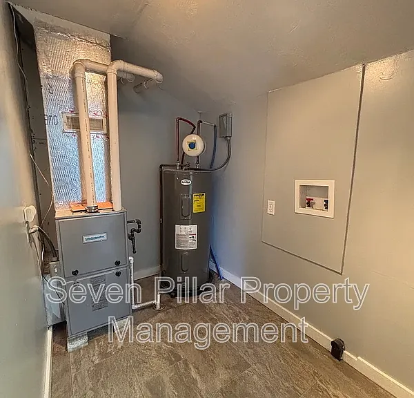 703 E 4th St — Photo 13