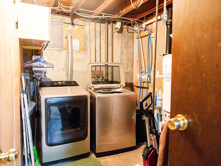 Laundry Room (Basement)