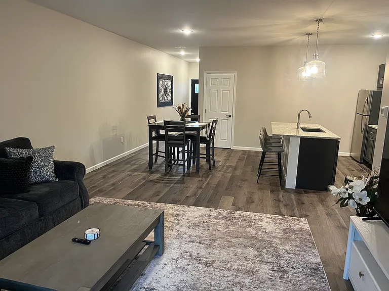 2104 Community Ln #3A — Photo 4