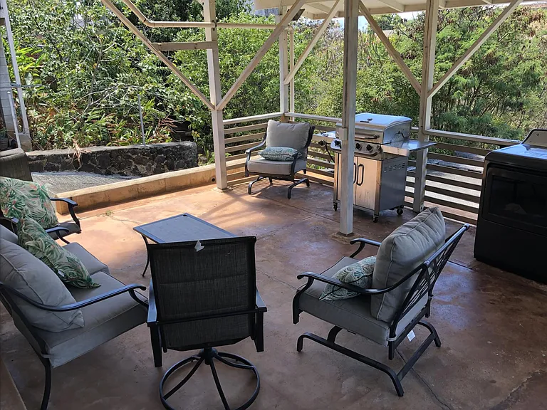 lanai with shared laundry area