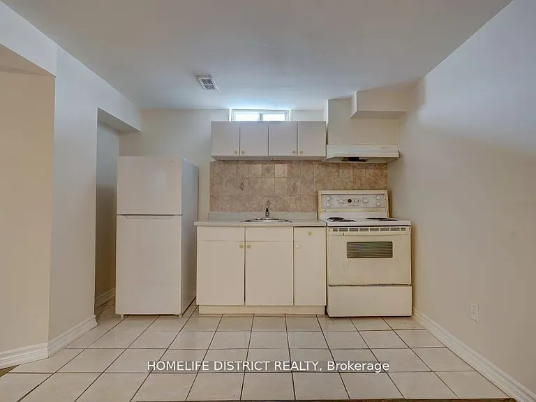 1861 Bainbridge Dr — Photo 16