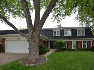 562 Carlisle Ct, Glen Ellyn, IL 60137