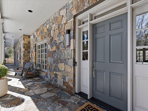 2nd image of 21 Pecksland Rd