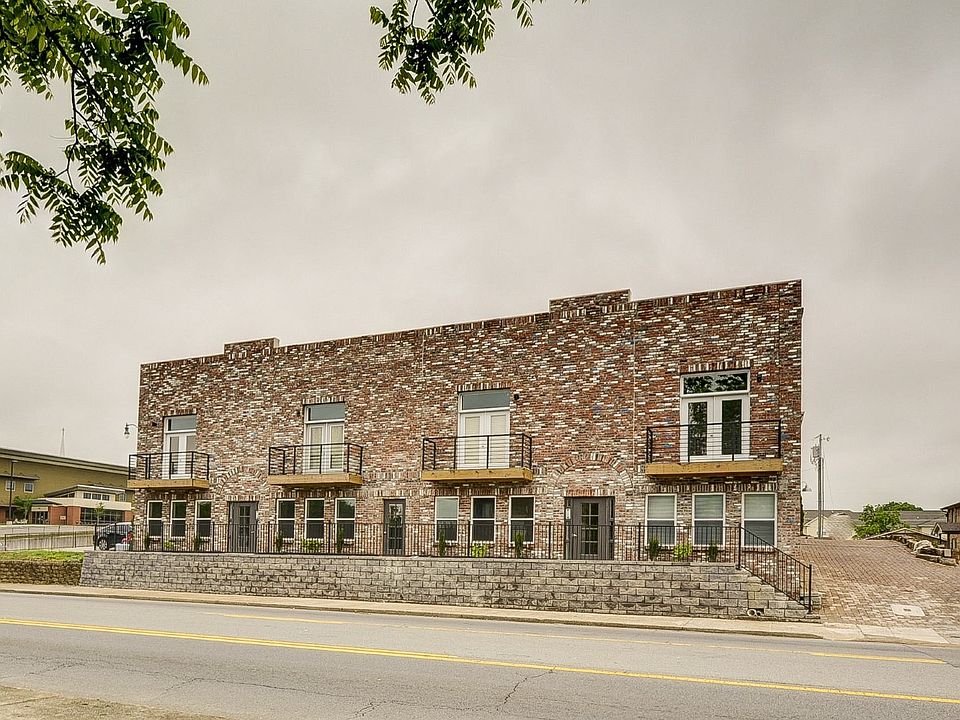 1st image of 611 Madison St APT 207