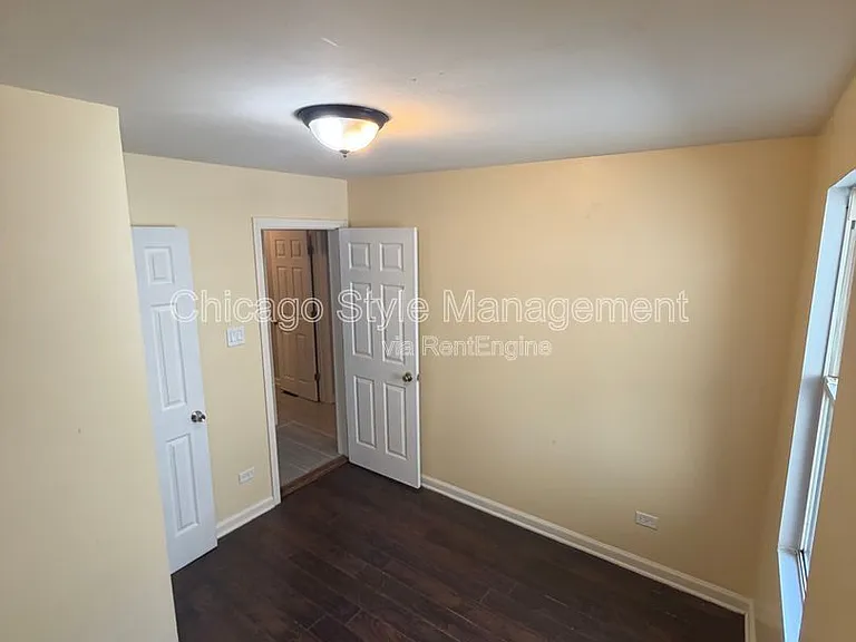 8756 S Exchange Ave #1F — Photo 3