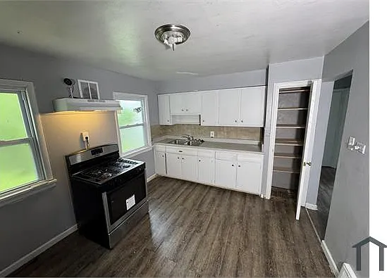 3 bed, 1080 sqft, $1,300 — Photo 3