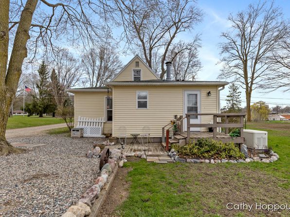251 S Washington St, Hubbardston, MI 48845