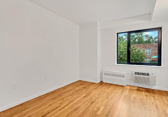 3rd image of 267 Van Brunt St #2
