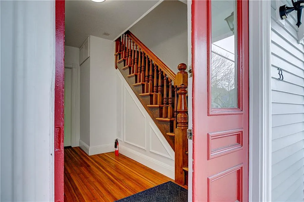 2 bed, 1105 sqft, $2,700 — Photo 2