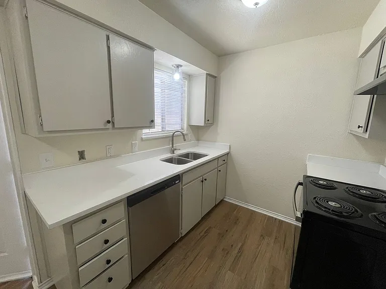 MTHLY - 3149 Tudor — Photo 5