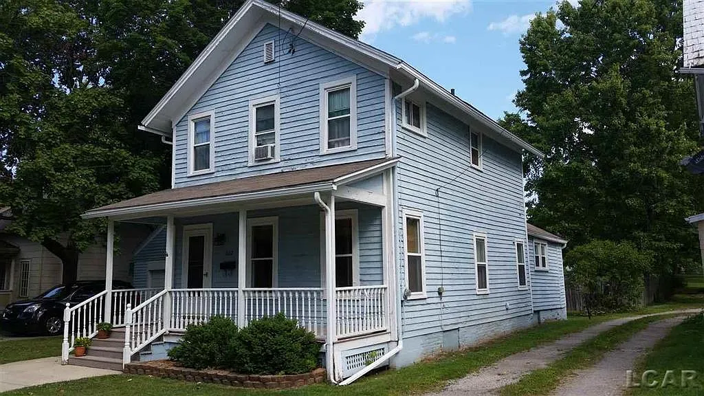 622 College Ave photo 1