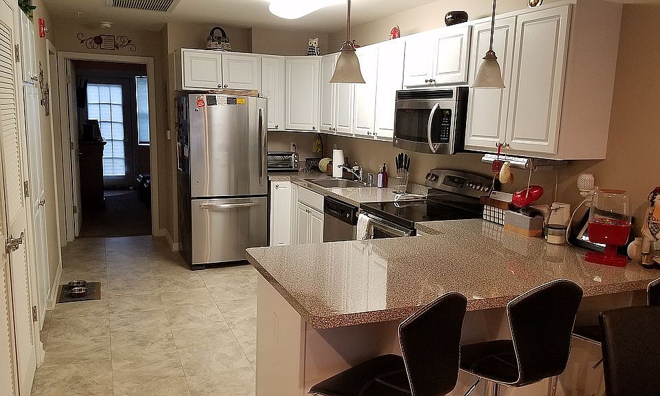 1st image of 411 Willow Ln Unit 411