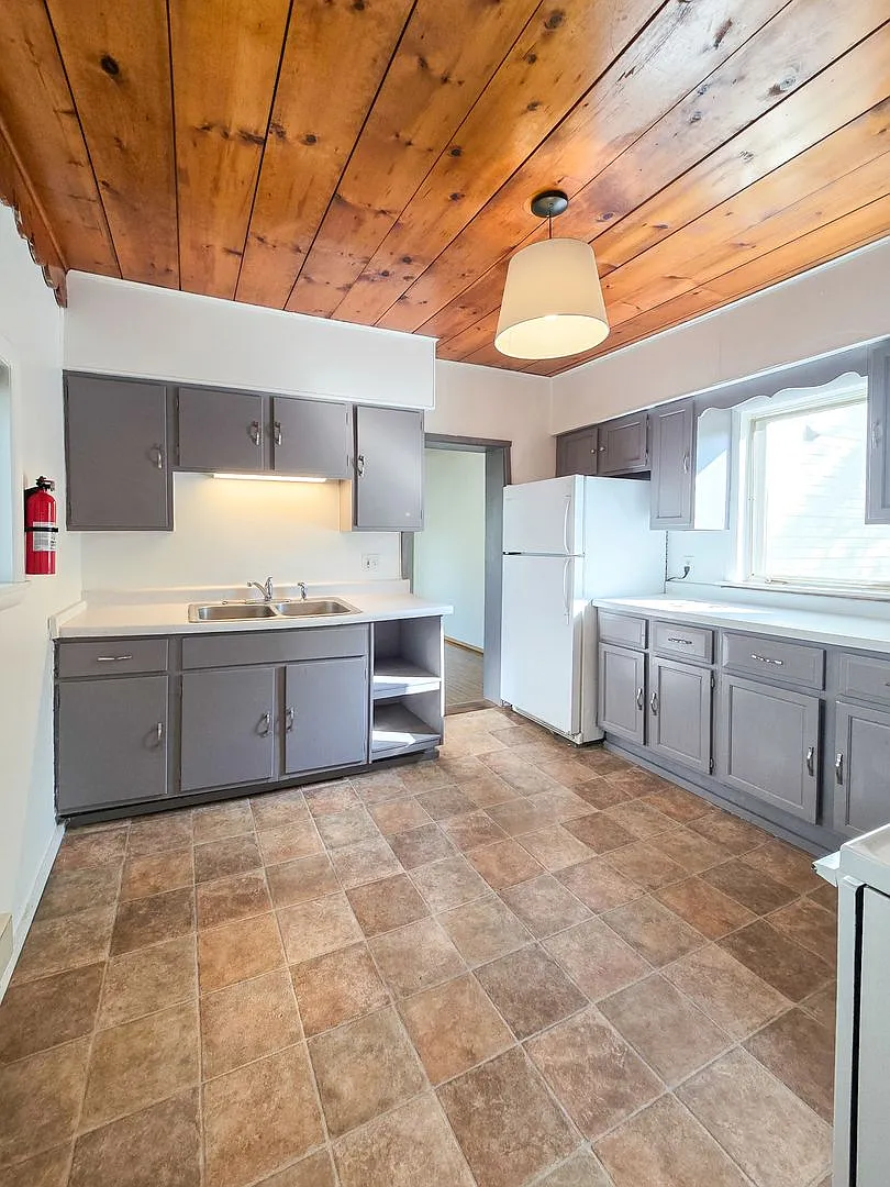 $1520| 4BD 2BA | 417 Marston Ave | Available 06/01/2027 — Photo 2