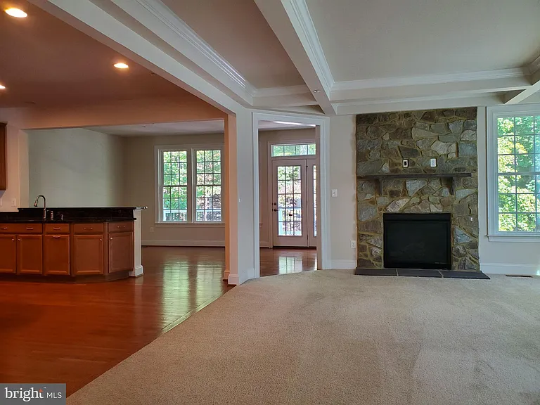 411 Greenebaum Ln — Photo 8