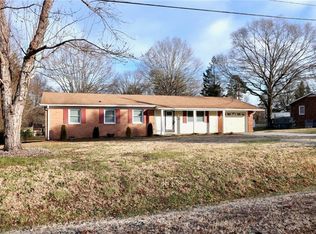 1813 Springhill Dr, Burlington, NC 27217