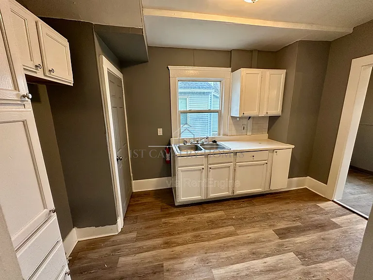 435 Windsor St — Photo 12