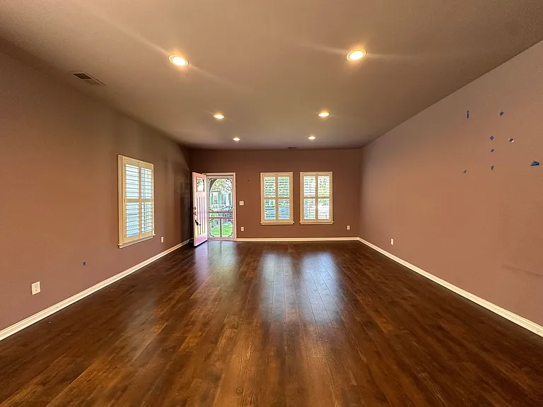 829 E Chestnut St — Photo 3