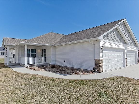 3rd image of 1008 Acacia Dr NE