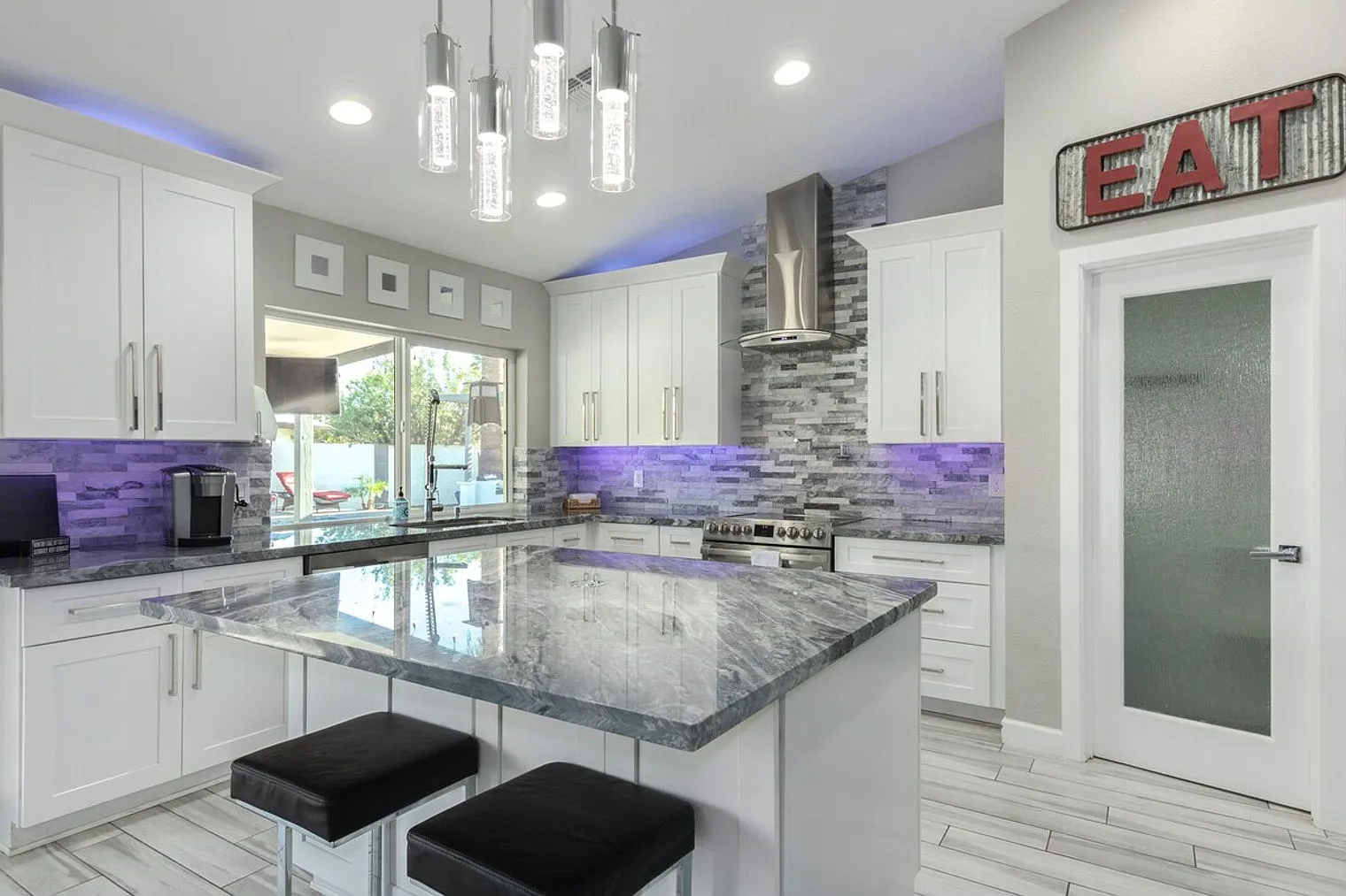 3 bed, 2.0 bath, 2088 sqft, $5,768 — Photo 3