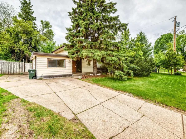 128 Pine St, Strathcona County, AB T8A 1G8