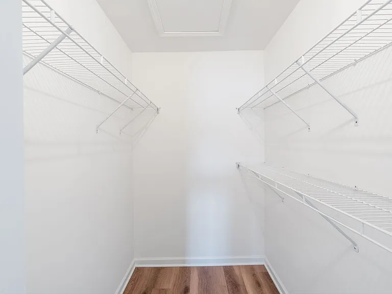 1713-1715 Louise Cir — Photo 35