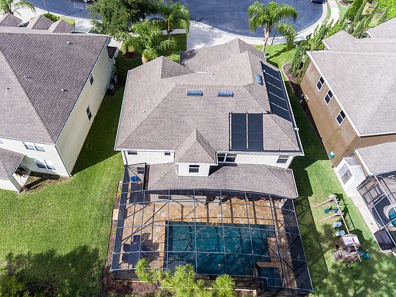 2nd image of 551 Bay Bend Ln