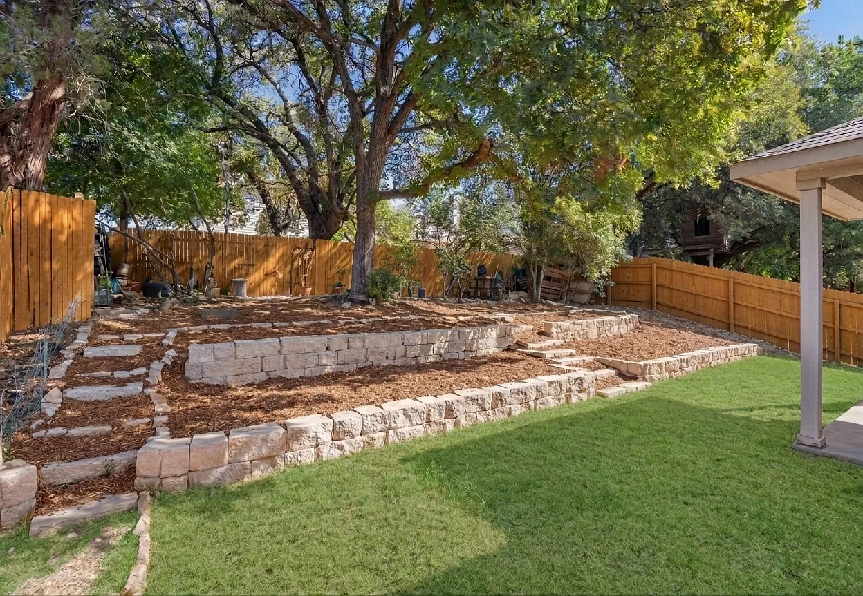 4 bed, 2.5 bath, 2281 sqft, $2,550 — Photo 2