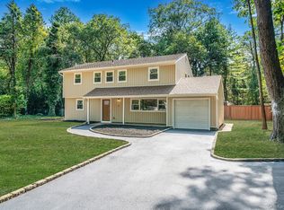 12 Andover Pl, Huntington, NY