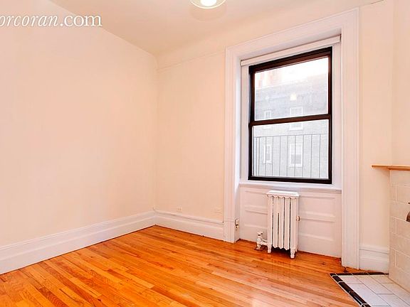 3rd image of 27 Washington Sq N APT 2D
