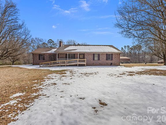 3rd image of 525 Liberty Rd