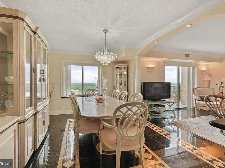 8380 Greensboro Dr #1008 — Photo 4