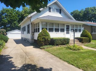 1415 W 1st St, Dixon, IL 61021