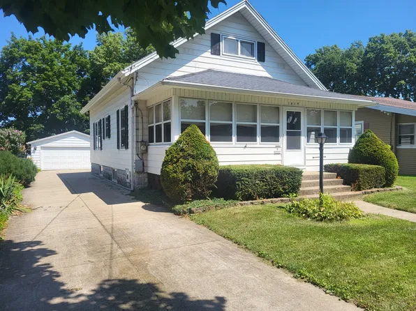 1415 W 1st St, Dixon, IL 61021