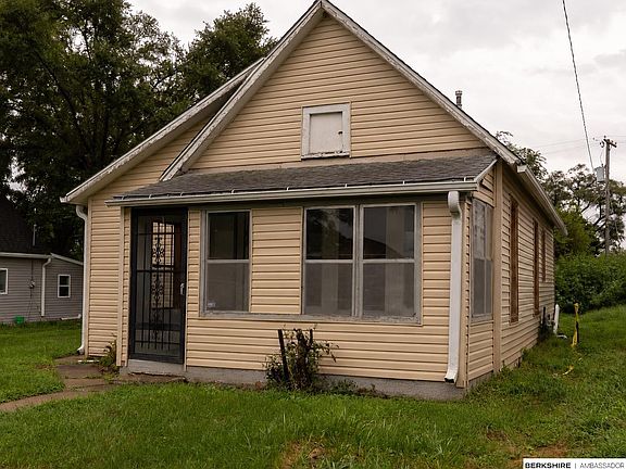 2nd image of 3029 Pratt St