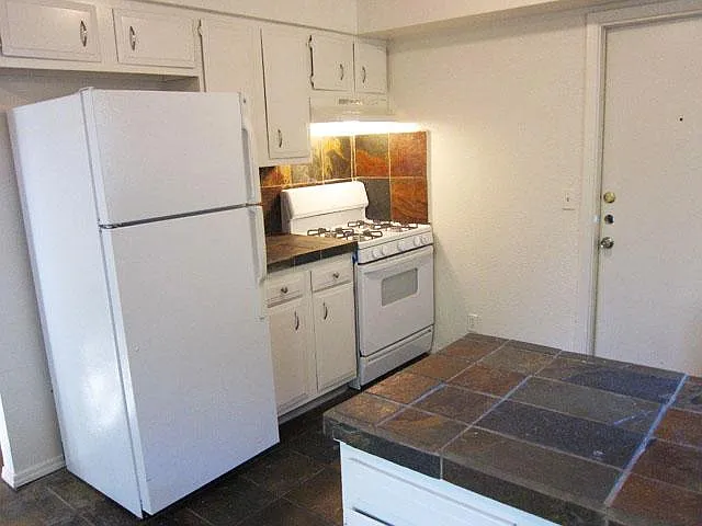 2412 Village Walk — Photo 11