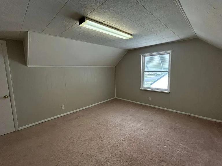 26901 Farringdon Ave — Photo 6