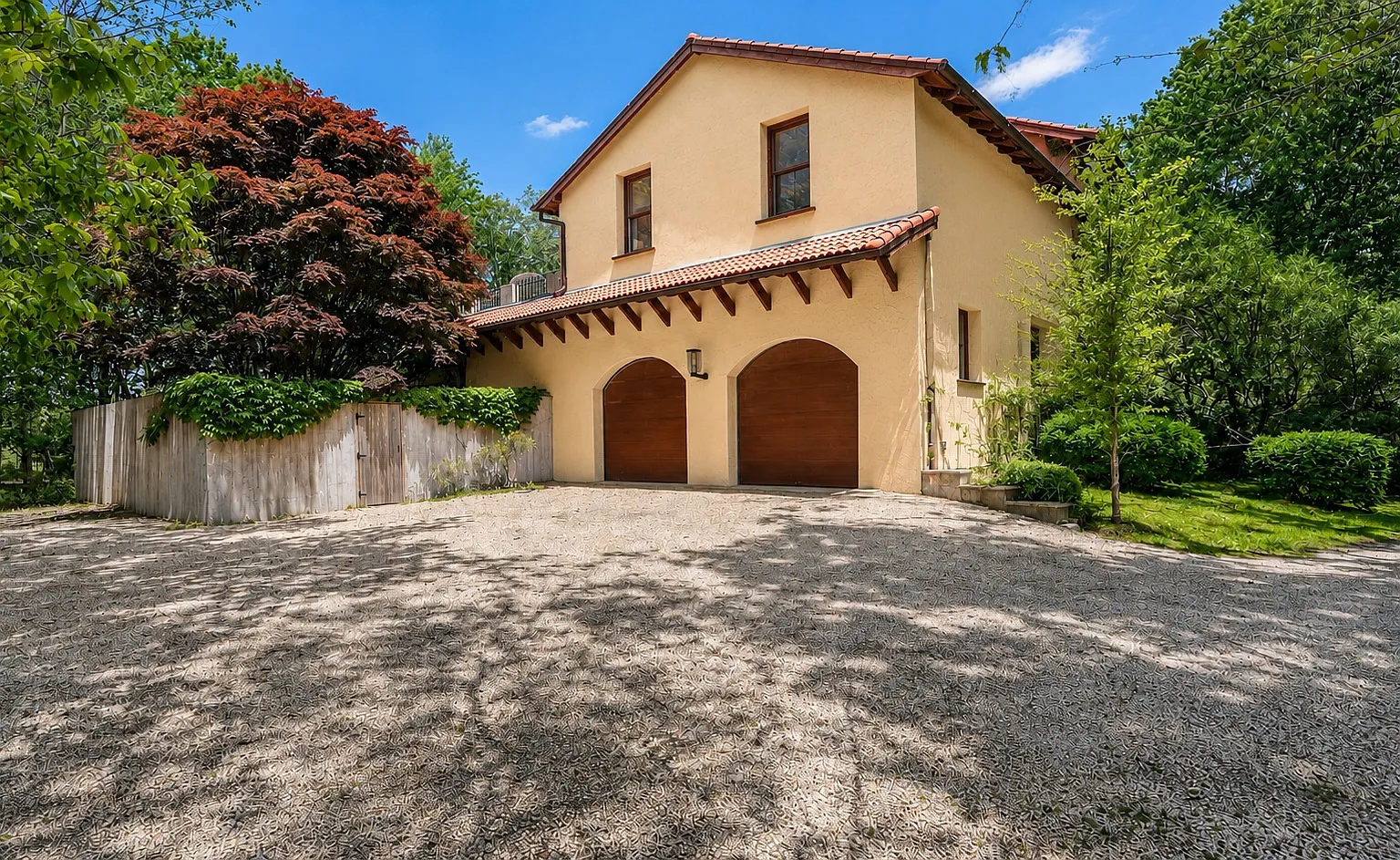 European Tuscan Villa-Inspired 4BR Retreat in Sag Harbor — Photo 3