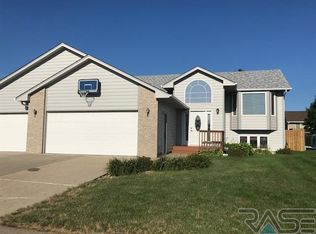 6705 S Connie Ave, Sioux Falls, SD 57108