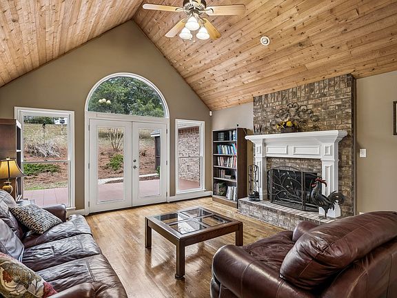 3rd image of 7301 Brush Creek Rd