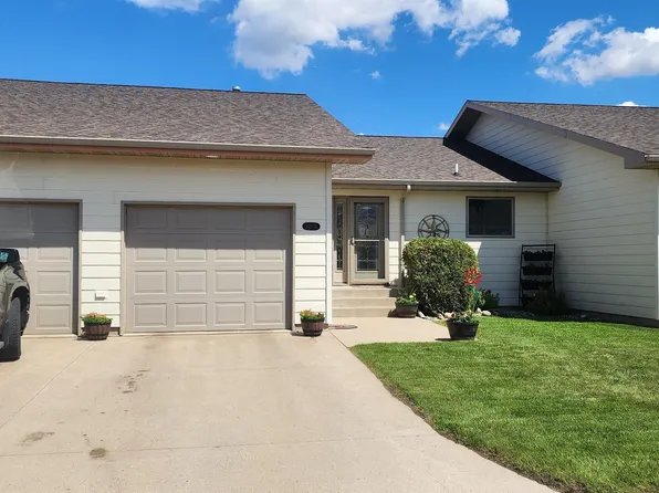 615 34th Ave SW Unit D, Minot, ND 58701