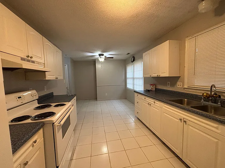 102 Hillside Ct — Photo 8