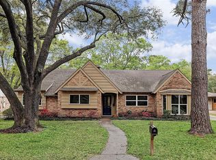 11302 Pecan Creek Dr, Houston, TX 77043