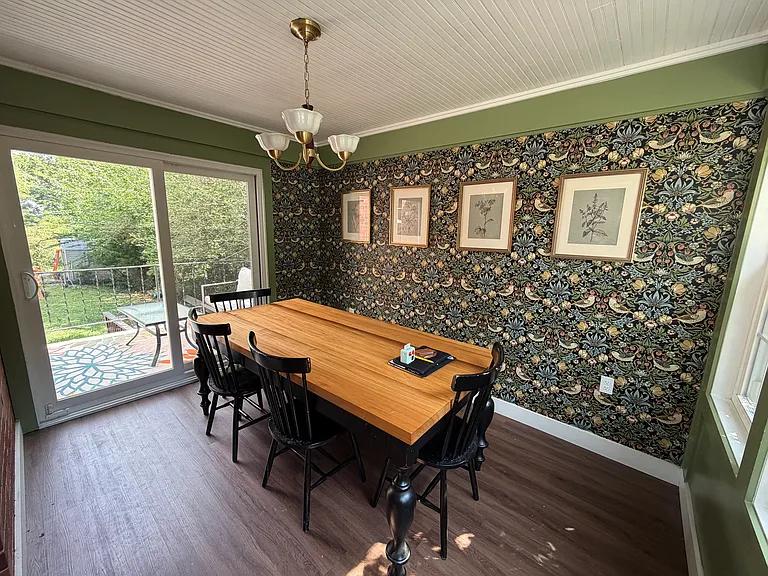 Dining room.
