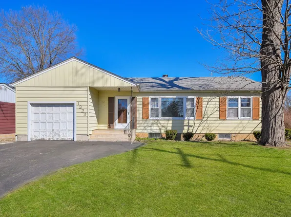 1322 Lakeview St, Johnsburg, IL 60051