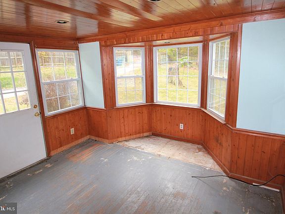3rd image of 18318 Woodland Dr