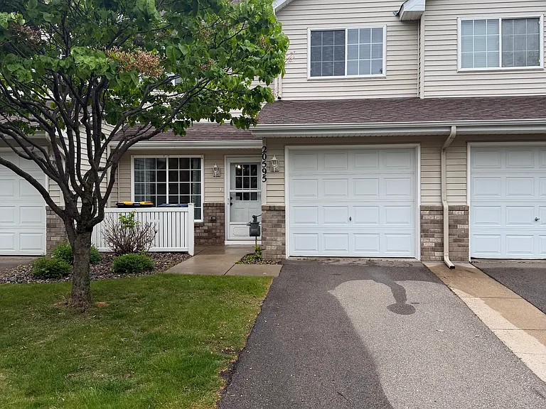 20595 Abbey Ln — Photo 1