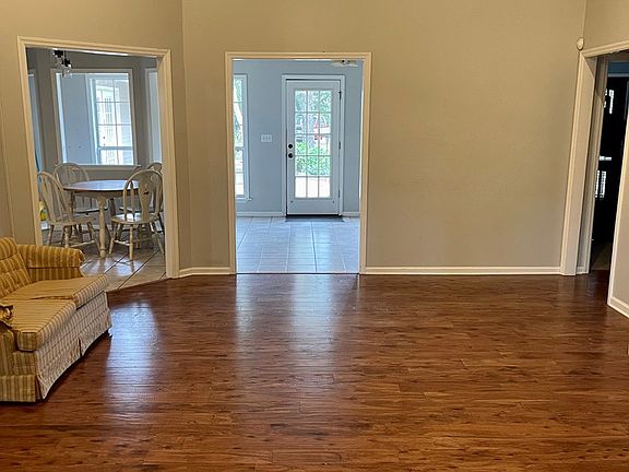 4th image of 4710 N Laurelwood Dr