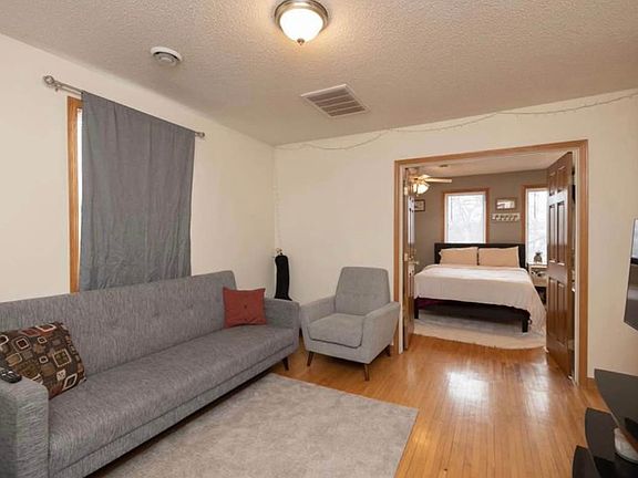 4th image of 1901 3rd St NE Unit 2