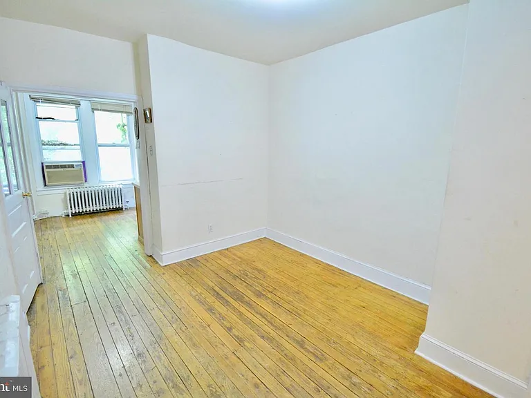 3690 Eveline St — Photo 9